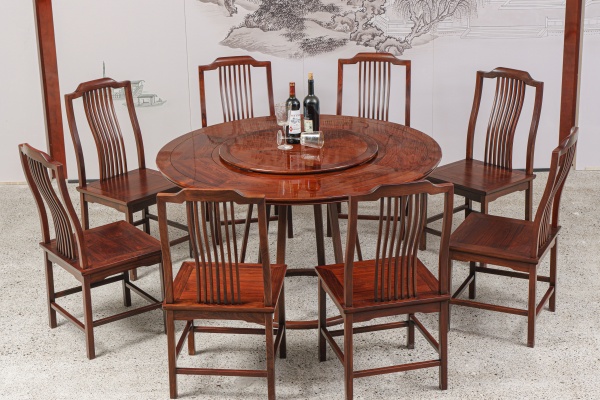 紅木家具環(huán)保選購指南：喜迎紅紅木水性漆工藝解析